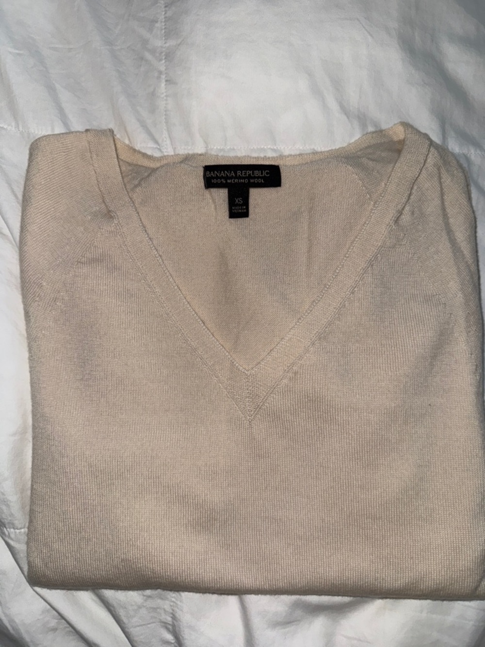 Banana Republic Light Beige V-Neck Merino Wool Sweater